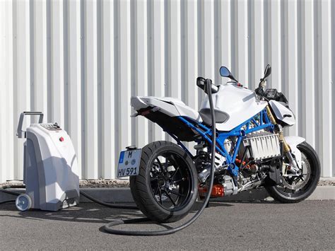 This bike features led lighting, a progressive style and completely updated design. BMW E-Power Roadster - Electric Bike Just As Fast As the S ...