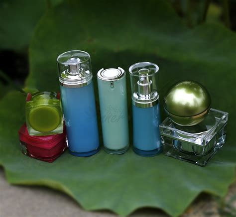Download Skin Care Plastic Airless Cosmetic Bottles With Pump Silk ...