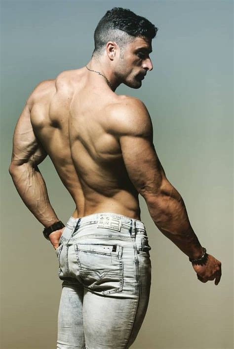 Pin By Camelliot On Pumped In Muscle Men Sexy Men Muscular Back