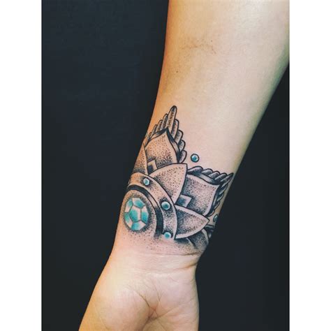 Geometric mandala tattoos are my favorite because they show. Half mandala wrist tattoo made by Paloma Yglesias | Mendala tattoo, Tattoo work, Tattoos