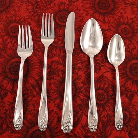 1847 Rogers DAFFODIL Silverware Set Vintage 1950 Silver Plate Flatware