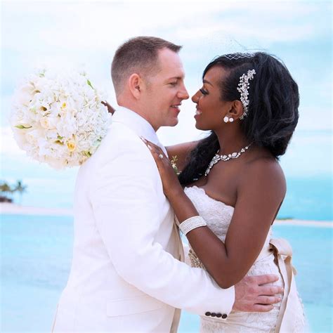 Joanna And Jay Gorgeous Interracial Couple At Their Wedding Celebration At The Atlantis Paradise