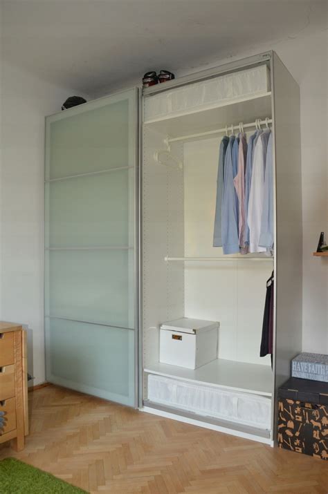 Das komplement sortiment passt ideal zu den verschiedenen türen und korpussen der serie pax. IKEA PAX szafa z drzwiami przesuwnymi 200x66x236 ...