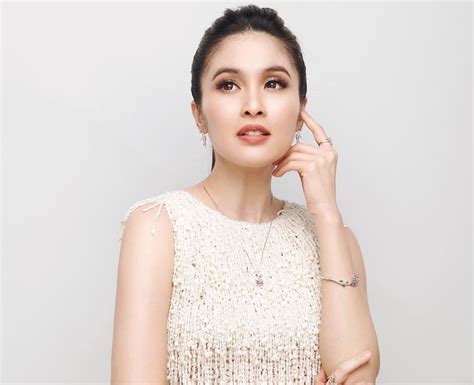 Tengok Empat Lini Produk Perhiasan Emas Terbaru Dari Sandra Dewi