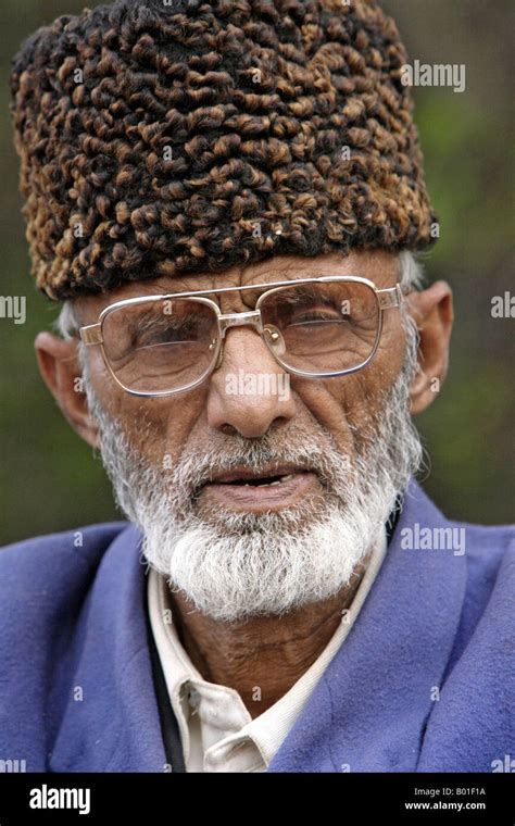 Portrait Of An Old Pakistani Man Bani Muri Pakistan Stockfoto Lizenzfreies Bild 17244118 Alamy