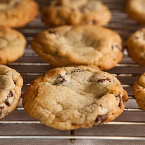 A mix of brown and white sugar is a must in chocolate chip cookies! Perfect soft and chewy chocolate chip cookies | Coconut Raita