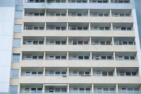 Von isabell jürgens und joachim fahrun foto: Berlins billigste und die teuerste Wohnung - Berliner ...