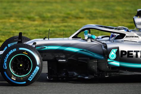 Work to do for mercedes after first day in baku. Jungfernfahrt für neuen Silberpfeil: Hamilton-Team startet ...