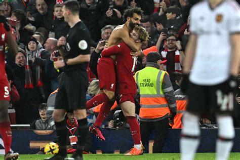 A minha crise é maior do que a tua Liverpool goleia Manchester United