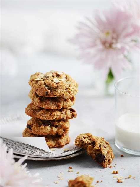 A crisp edge is always welcome, but the rest of it must be thick and chewy. Classic Oatmeal Raisin Cookies Recipe | Muy Delish ...