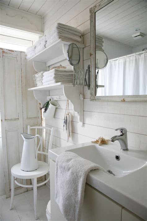 Best 25 Cottage White Bathrooms Ideas On Pinterest