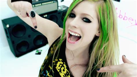 高清晰金发Avril Lavigne 艾薇儿拉维尼电脑壁纸下载