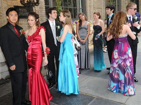 Inappropriate Prom Gowns Should Make Teens Parents Uncomfortable