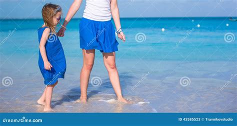Happy Mother And Her Adorable Little Daughter Stock Image Image Of Girl Beach 43585523