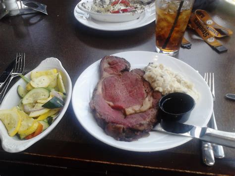Make your prime rib a healthy affair with cooked vegetables on the side. Bev's On The River | Plate Presentation