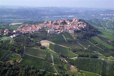 Piemonte pje'monte i̇talya'nın 1948 anayasası ile kısmi bölgesel özerklik verilmiş 20 bölgesinden birisi olup, kuzeybatı i̇talya'da üç taraftan alp dağlarıyla, batıda fransa ve i̇sviçre'nin yanı sıra doğuda. Noord Italië; Piëmonte, Lago di Garda en de Langhe - 2016 ...