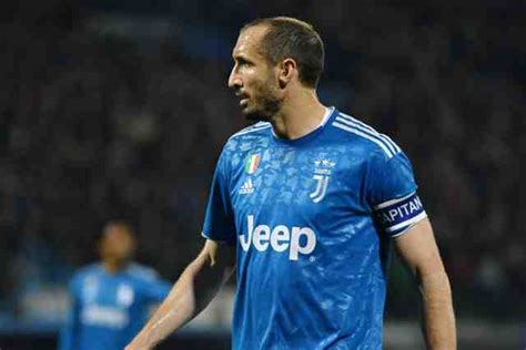 Born 14 august 1984) is an italian professional footballer who plays as a defender and captains both serie a club juventus and the italy. Juventus Turin : Giorgio Chiellini de retour à l ...
