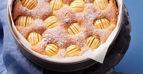 Wir dürfen zuschauen und sie verrät uns ihr rezept und ihre tipps für den leckeren hef. Omas Apfelkuchen mit Rührteig Rezept | EAT SMARTER