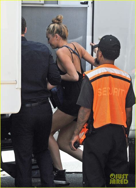 Miley Cyrus Victim Of 911 Prank Call At Her Los Angeles Home Photo 2695804 Liam Hemsworth
