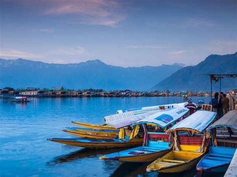 The Beautiful Dal Lake In Srinagar Srinagar Jammu And Kashmir