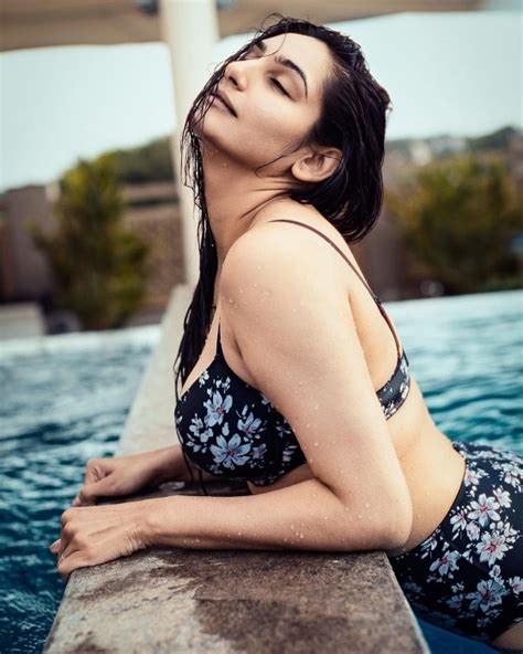 Ragini Dwivedi poses in a bikini for a photoshoot in a swimming pool ರಗಣ ದವವದ ಬಕನ