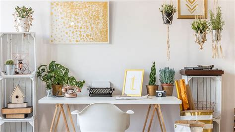 12 Simple Ways To Decorate Your Desk To Motivate You When Working From