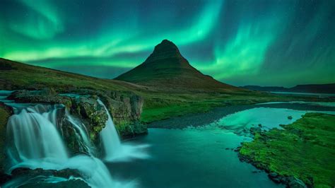 Aurora Borealis Over Kirkjufell Backiee