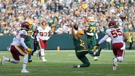 Aaron Rodgers Nfl Players Urge League To Replace Turf With Grass
