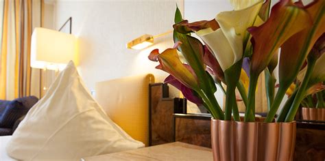 Dazu pommes frites und salat. Hotel & Restaurant in Oberhausen - Hotel Haus Union