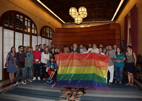 Orgullo Gay La Ley Contra La Homofobia Propicia El Deshielo Entre Psoe
