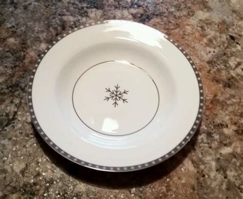 Arctic Solstice 08 Target Holiday Snowflake Porcelain Bowl Dish Silver
