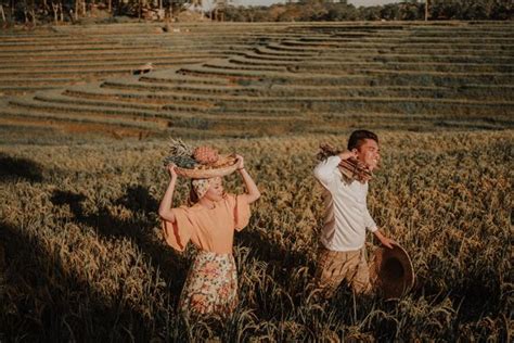 this couple s engagement shoot depicts the simple filipino life and we love it