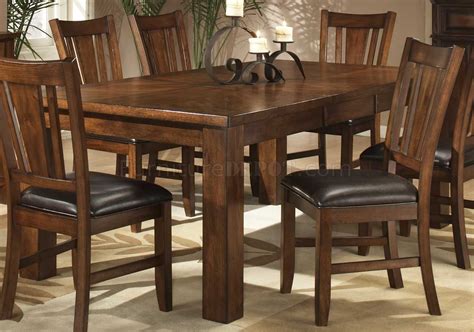 Dark Oak Finish Casual Dining Table Woptional Chairs
