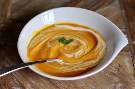 Soupe froide de carottes gingembre et lait de coco