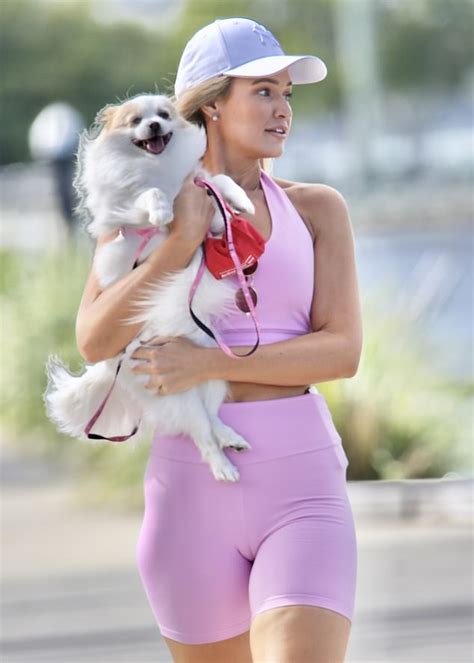 The Bachelor Gemma White Wears Very Tight Activewear On The Gold Coast Express Digest