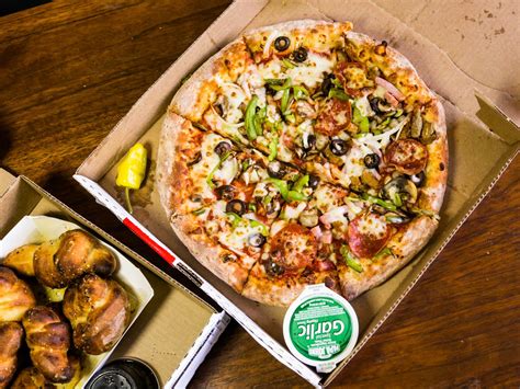 Papa John's Supreme Pizza Toppings - Papa john's pan pizza features a