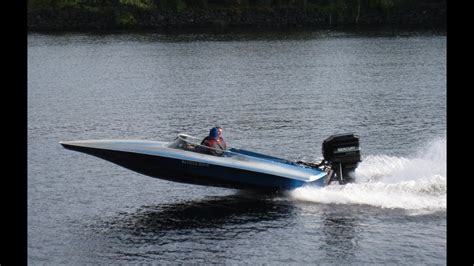 In this short video, boats.com senior editor lenny. Small Sleek Speed Boat - Lowell, Massachusetts (USA) - YouTube