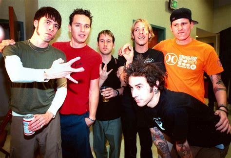 There are a few weak cuts, but on the whole, it's a promising debut. Foo Fighters with Blink 182, 2000. : Foofighters