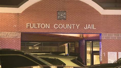 Sheriff Fulton County Inmate Attacks Guard Stun Gun Didnt Even Faze Him