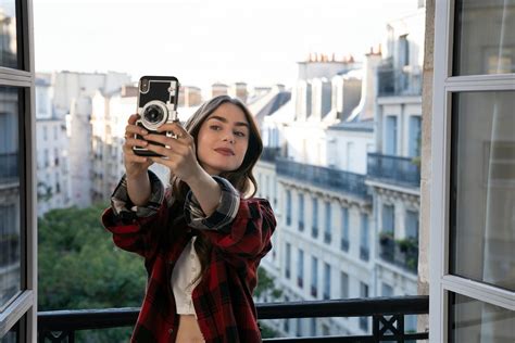 Descubre El París De Emily In Paris • Paris Je Taime Oficina De Turismo