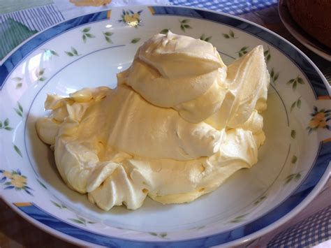 Prima di tutto scegliete prodotti freschissimi e di prima una volta che la crema base al mascarpone è pronta riponetela in frigorifero e procedete alla. Trilli ai Fornelli: Crema fresca al mascarpone