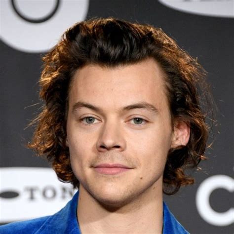 30 Best Harry Styles Haircuts And Hairstyles 2020 Mens Style