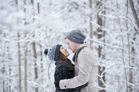 Winter Wonderland Couple Session By Sarunia Photography Gta Wedding And Portrait Photography