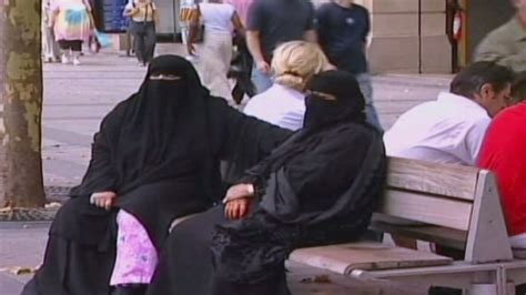 French Senate Approves Burqa Ban
