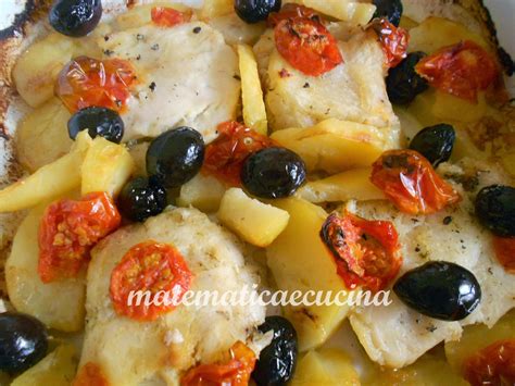 Mescolate bene in modo che siano condite in modo uniforme. m@tematicaecucina: Merluzzo al Forno con Patate e Pomodorini