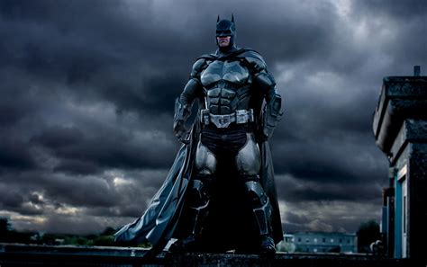 Developed by wb games montréal, the game features an expanded gotham city and introduces an original prequel storyline set several years before the events of batman: Badass Arkham Origins Batman Cosplay | Topless Robot