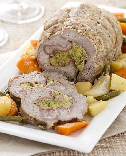 L'arrosto di vitello al forno è un secondo piatto classico, una di quelle ricette che bisogna imparare a cucinare, una ricetta facile da preparare la cui. Arrotolato di vitello con verdure | Ricetta (con immagini ...