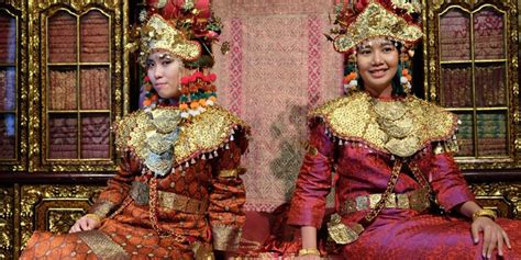 Aesan Gede Pakaian Tradisional Sumatera Selatan