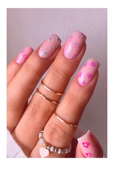 35 Most Beautiful Pink Flower Short Nail Designs For Summer 2021