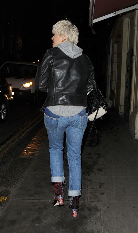 Haircut express to innowacyjna koncepcja fryzjerstwa. Rita Ora - Shows Off Her New Blonde Bob Haircut, Leaves ...
